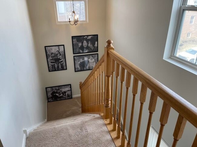 Building Photo - 1040 N Claremont Dr