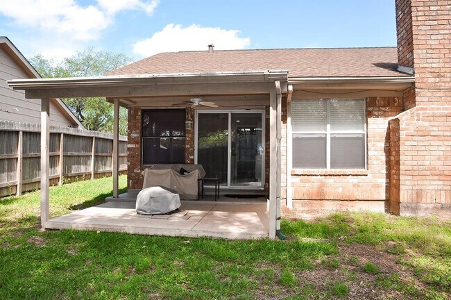 Building Photo - 2931 Colony Dr