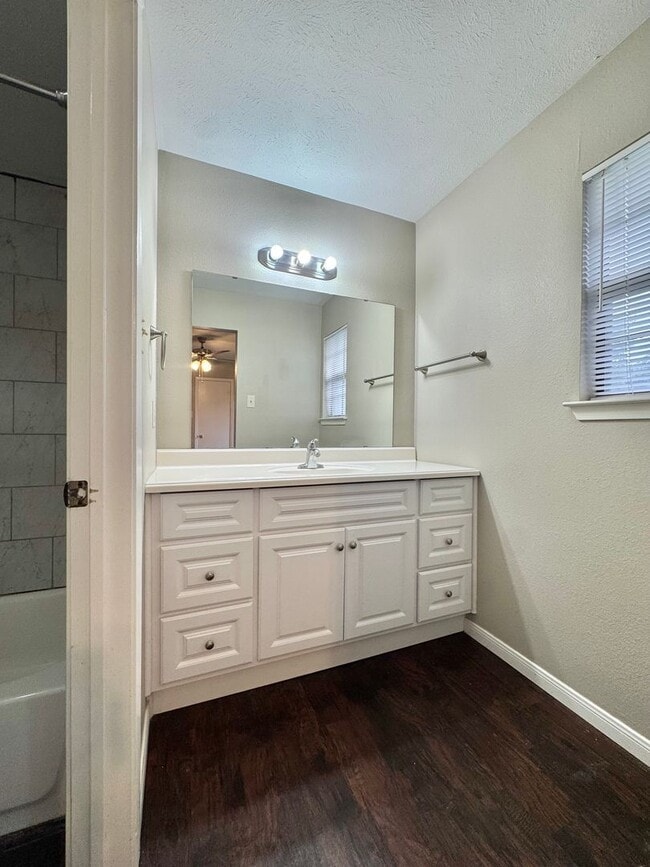 Building Photo - NOW AVAILABLE - 3-Bedroom 2-Bathroom Townhome in Capital Heights!