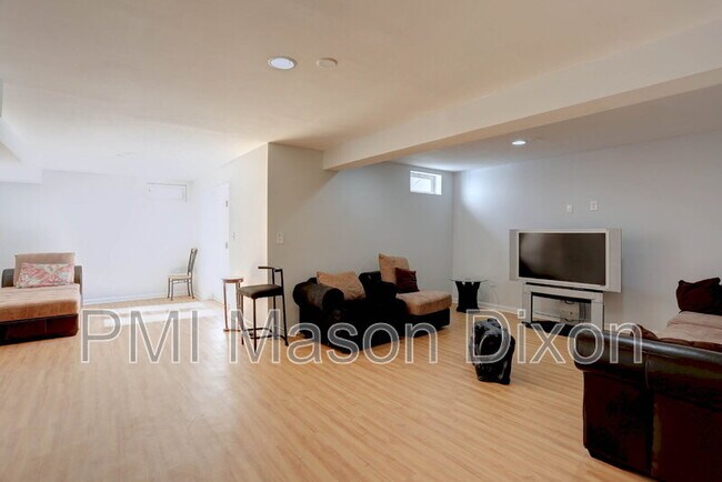 Building Photo - 7232 Lyndsey Way