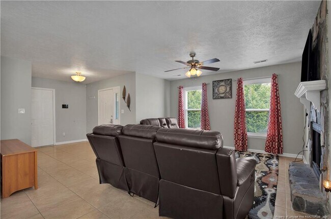 Building Photo - 300 Riverwind Dr