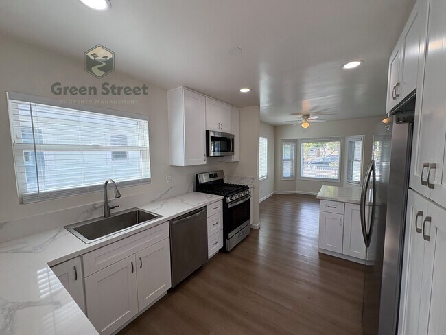 Building Photo - 1719 Oliver Ave