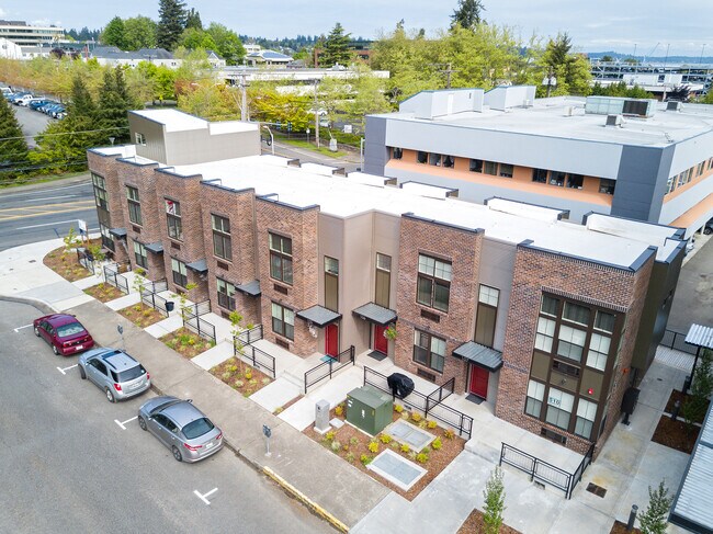 Building Photo - 512 12th Ave SE