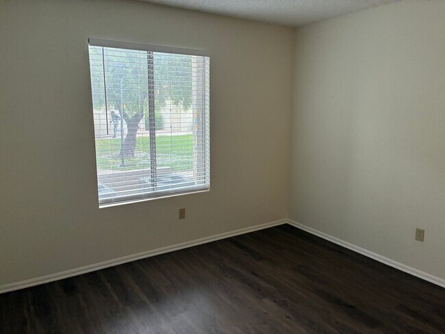 Building Photo - **COMFY 2 BEDROOM/2 FULL BATHROOM CONDO IN PHOENIX (48TH STREET & ELLIOT)**