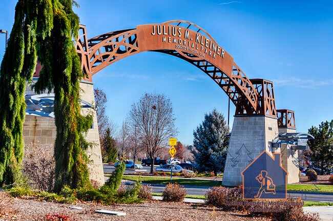 Building Photo - 2539 Bottle Brush Ave