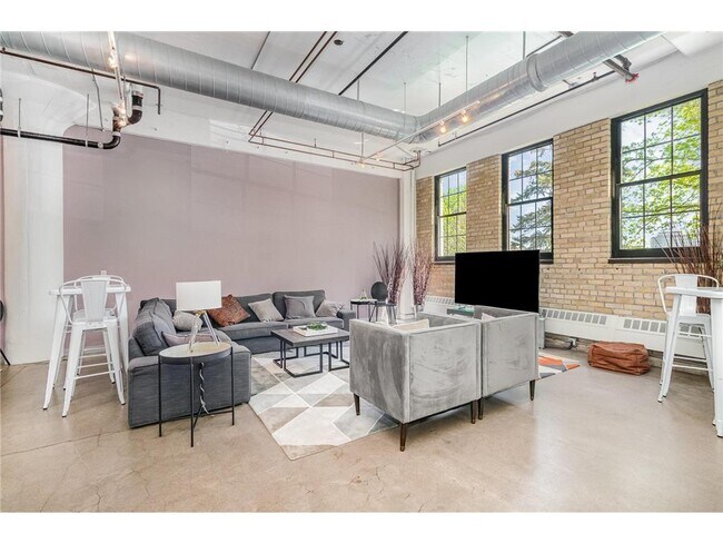 Building Photo - 730 Stinson Blvd NE