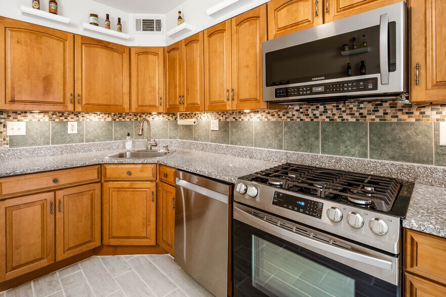 Building Photo - 903 S Potomac St