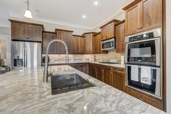 Building Photo - 2114 W Village Xing