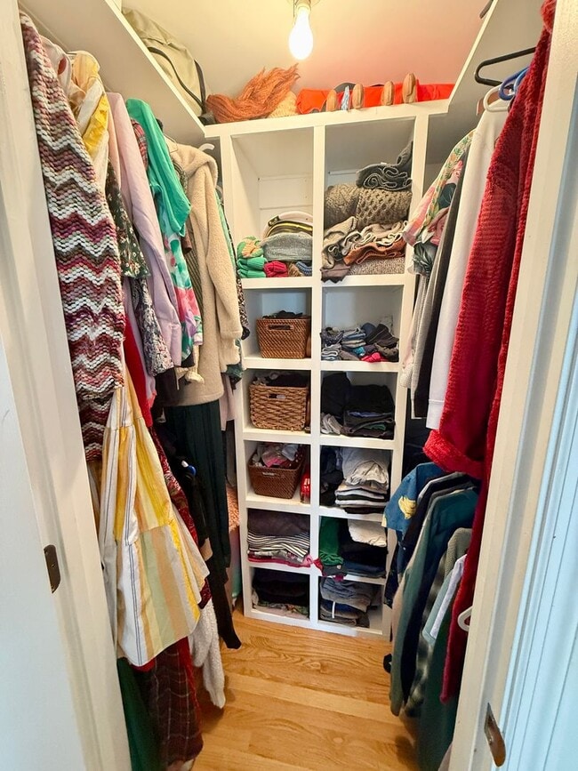 Building Photo - Walkable Green Hills Condo- 2 Bed 1.5 Bath $1900/mo