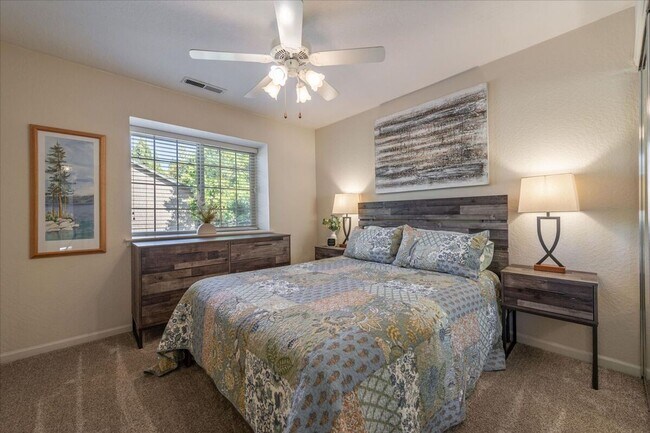 Building Photo - Lake Forest 3 Bedroom Ski Lease