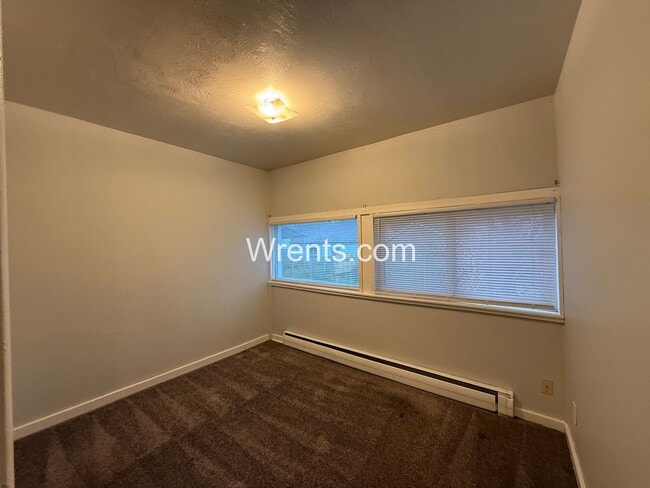 Building Photo - Half Off First Month's Rent Move in Special!! Perry District - 3 Bed/1 Bath Home