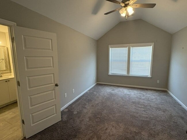 Building Photo - 1007 Linsmore Ave