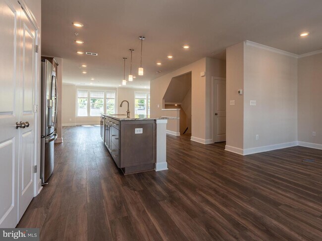 Building Photo - 14965 River Walk Way