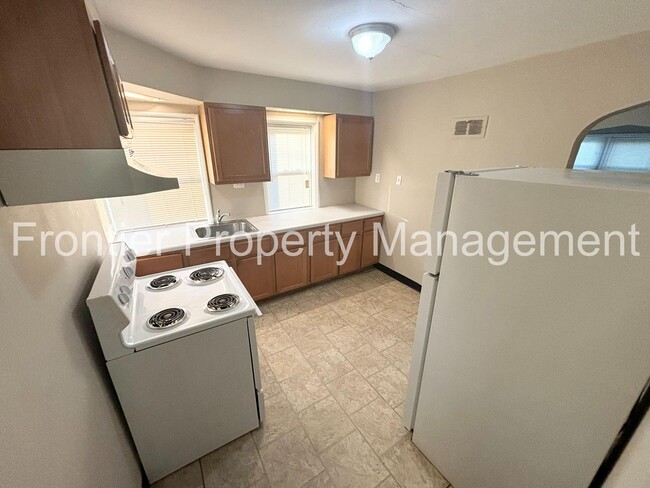 Building Photo - Available Now! Spacious Two Bedroom Home w...