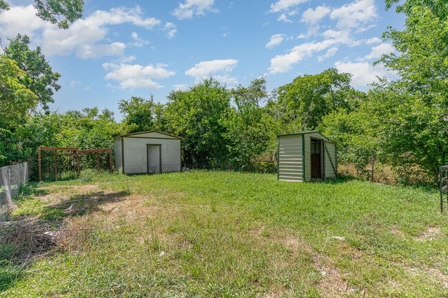 Building Photo - Spacious 4-Bedroom Home with Modern Finishes – Owenwood, Dallas