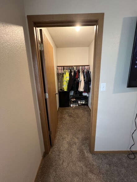 master closet - 2139 Hummingbird Dr