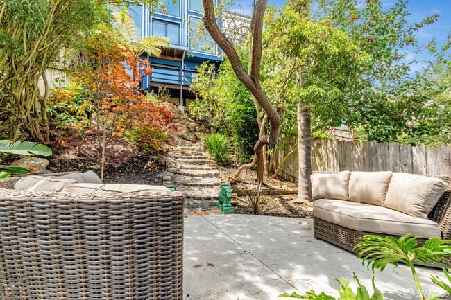 Building Photo - 69 Uranus Terrace