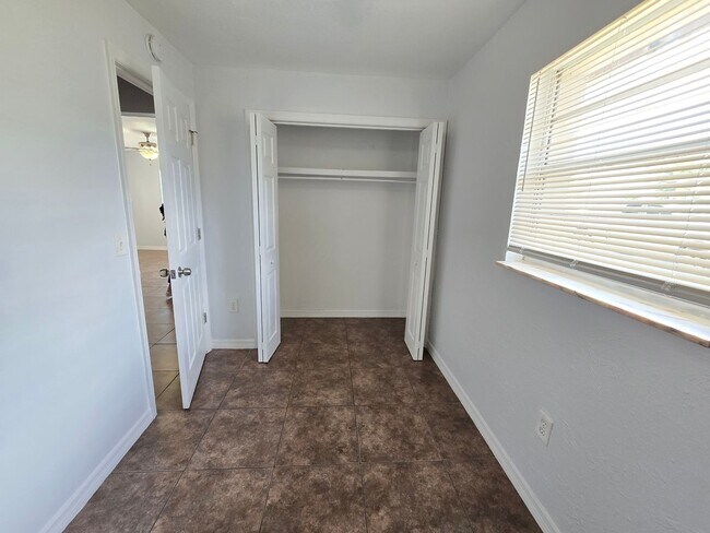 Building Photo - 2147 Dodge Ave