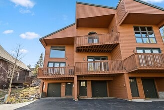 Building Photo - Breck 3-bedroom home with views! 6-12 month lease!