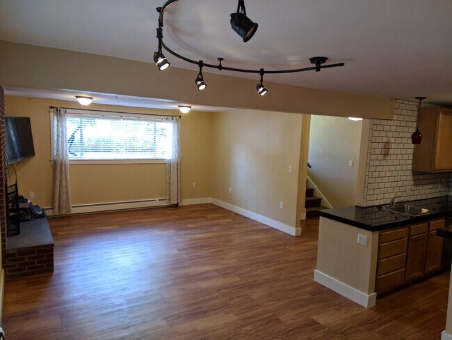 Building Photo - 4365 Comanche Dr