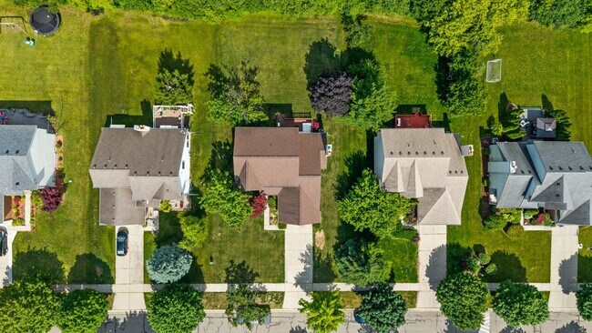 Building Photo - 4141 Crystal Creek Dr