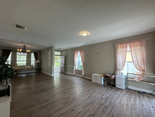 Building Photo - 6979 Bluestem Rd