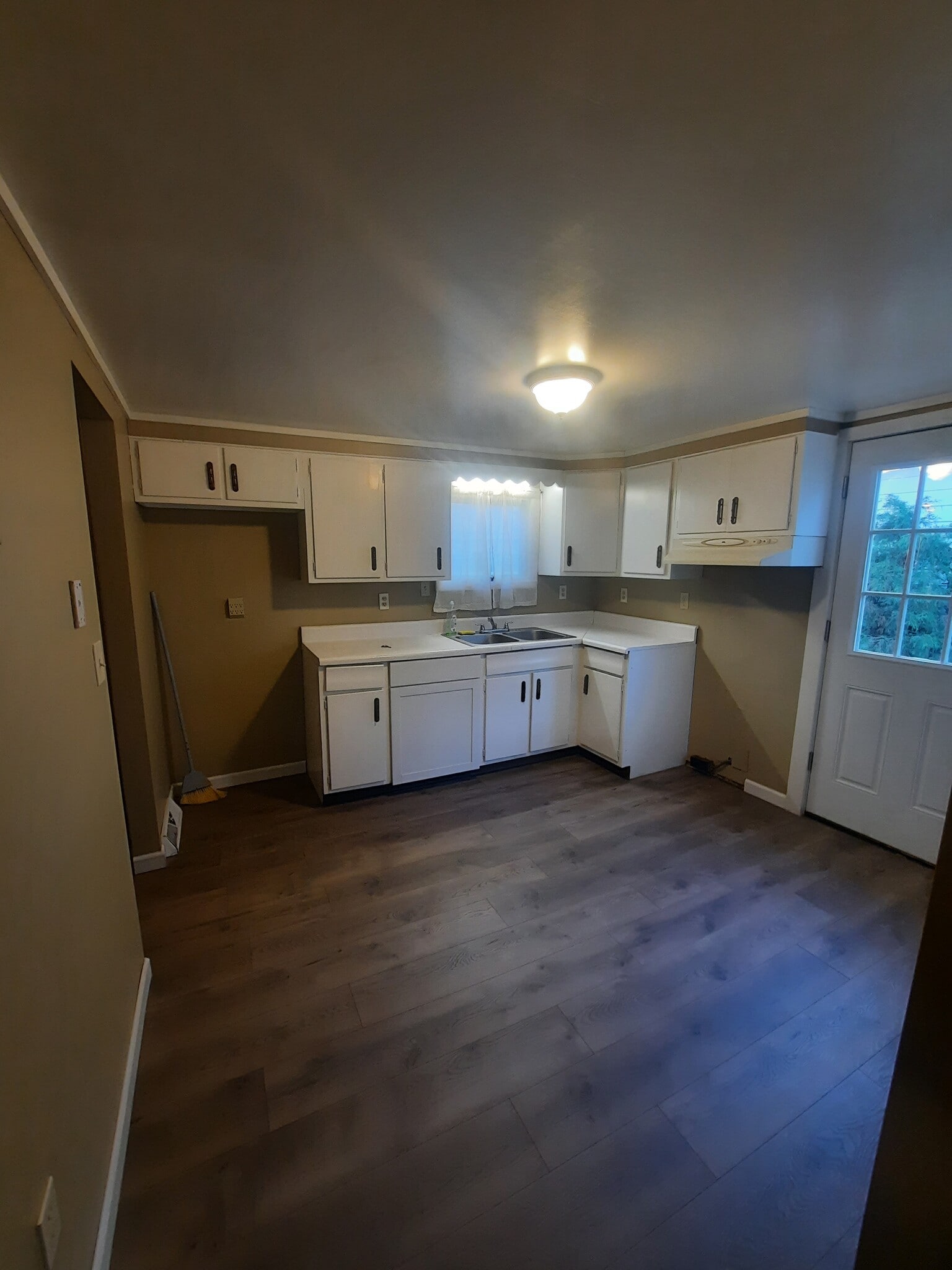 Kitchen - 608 W Church St