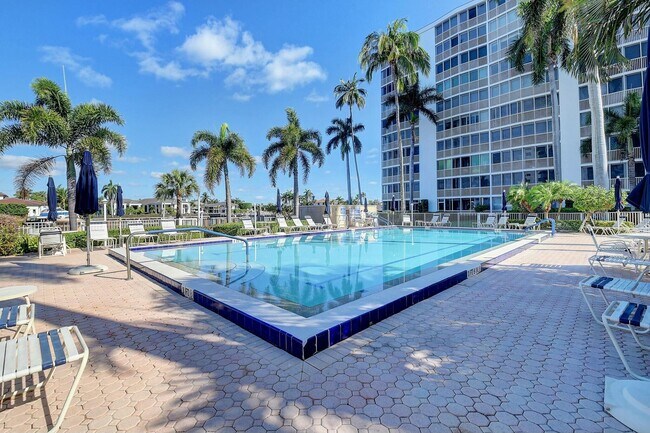 Building Photo - 3300 S Ocean Blvd