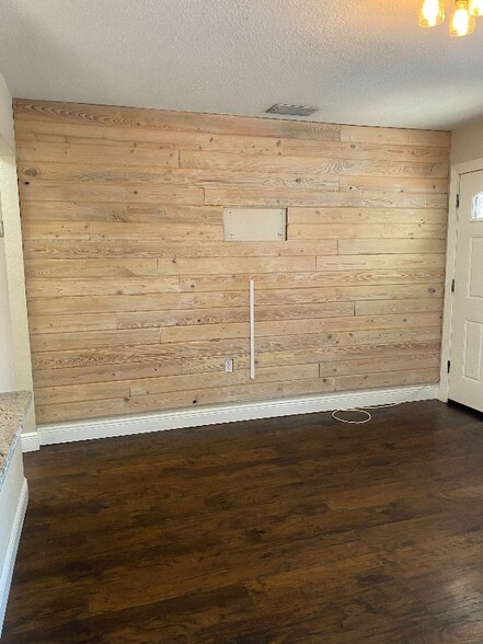 Building Photo - 3203 W Hartnett Ave