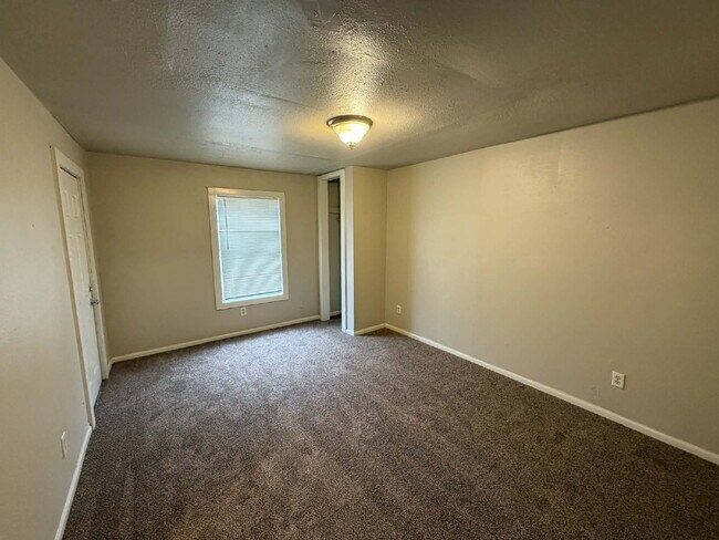 Building Photo - 3 Bed, 1 Bath near the Tisdale
