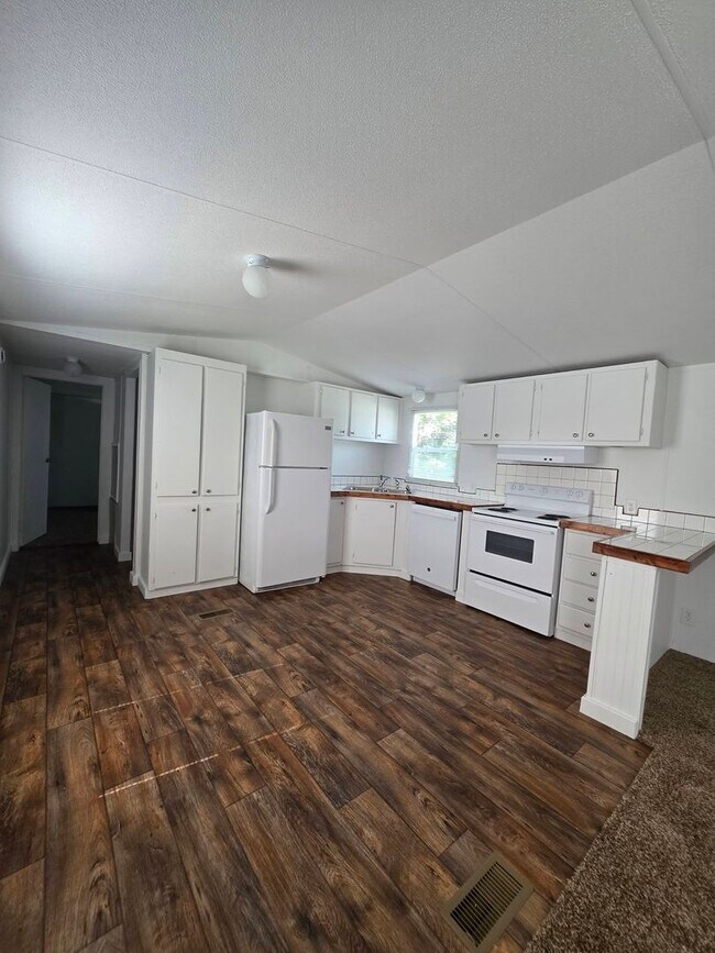 Building Photo - Ready to Move in