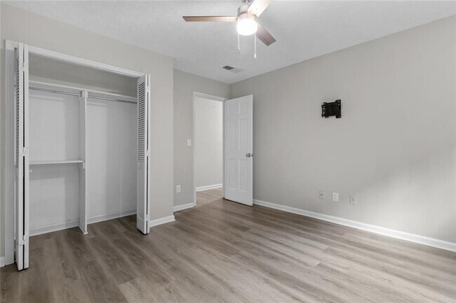 Building Photo - 773 Huntington Way NW