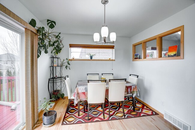 Building Photo - 818 Redan Dr