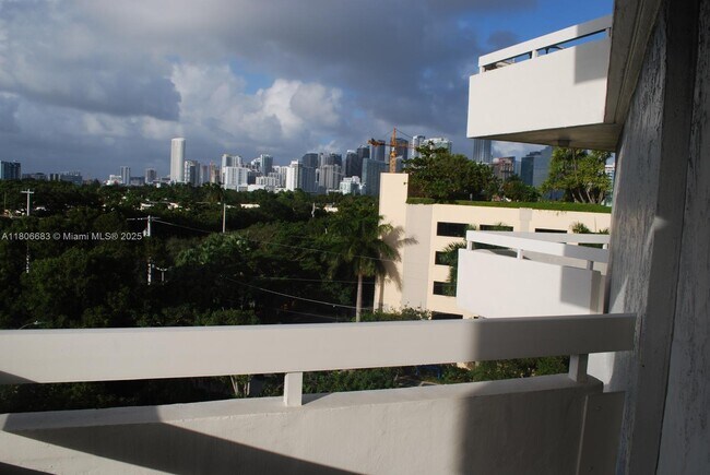Building Photo - 2501 Brickell Ave