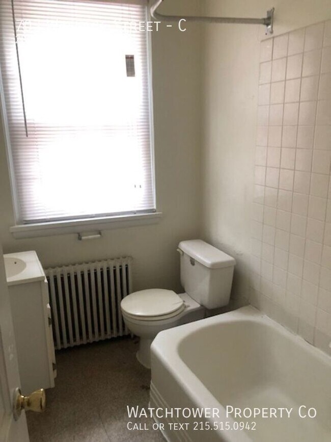 Building Photo - 703 Wallace St