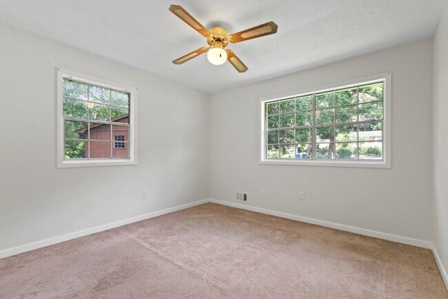 Building Photo - 1492 Tanglewood Way NW