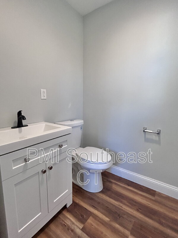 Building Photo - 142 Old Norwich Rd