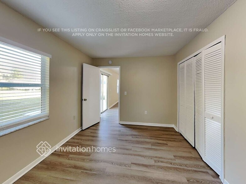 Building Photo - 3856 Stonemont Dr
