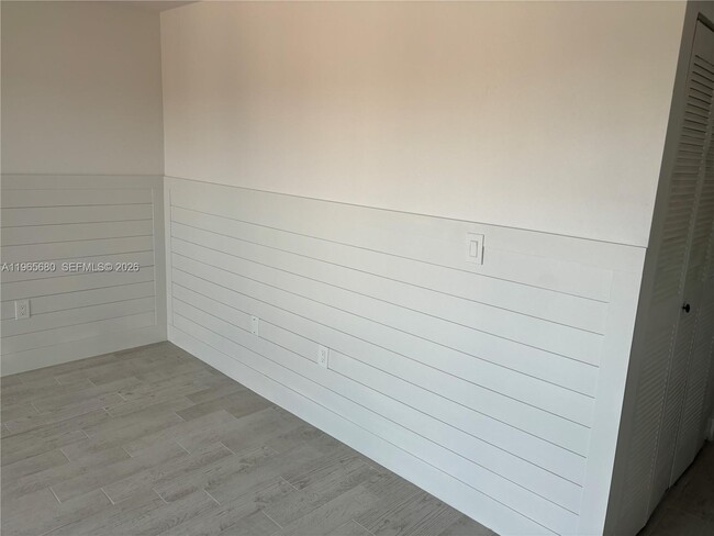 Building Photo - 1121 SW 122nd Ave