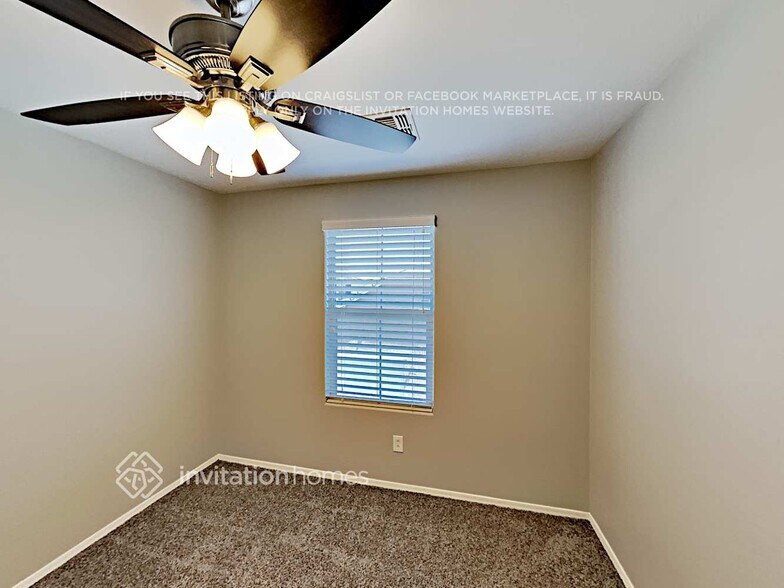 Building Photo - 252 N Sandal