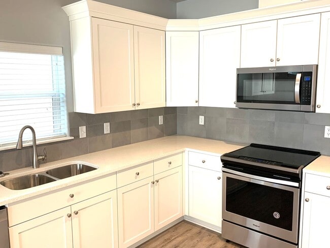 Building Photo - 3/2.5 Townhome for rent