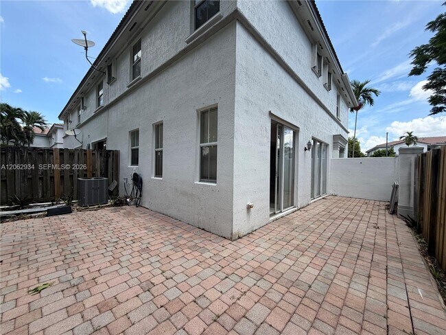 Building Photo - 4096 SW 158th Ave