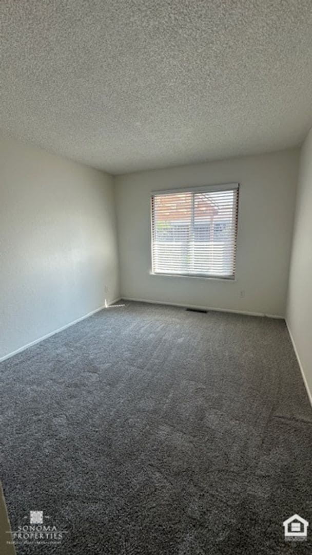 Building Photo - 2-bedroom, 2-bathroom Duplex in Sonoma!