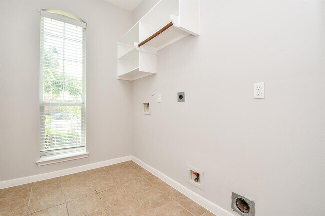 Building Photo - 10919 Cornwall Ln