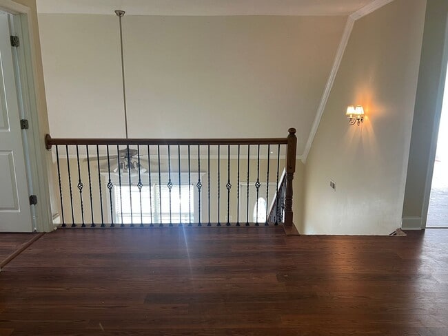 Building Photo - 3 bedroom + loft & 2.5 baths in gated community