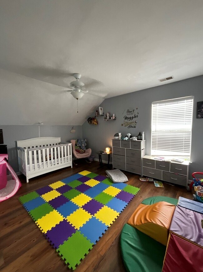 Building Photo - Convenient to Savannah and the new Hyundai Plant