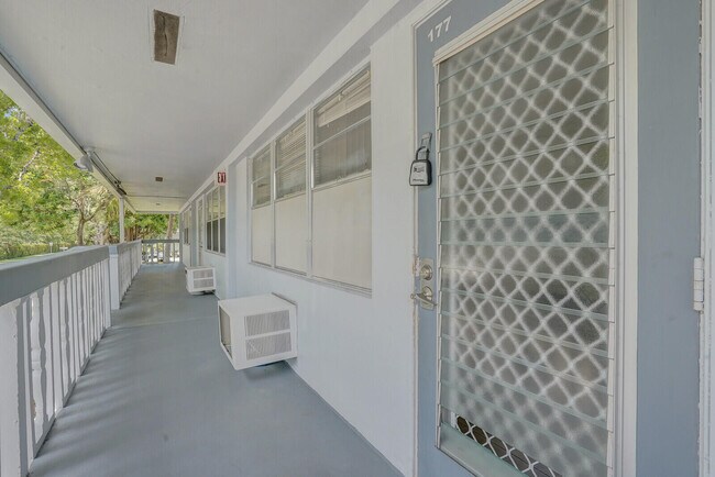 Building Photo - 177 Newport Dr