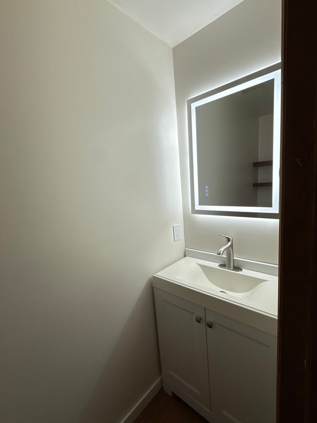 Building Photo - 314 Overlook Dr