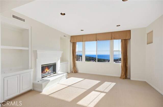 Building Photo - 10 Sunset Cove