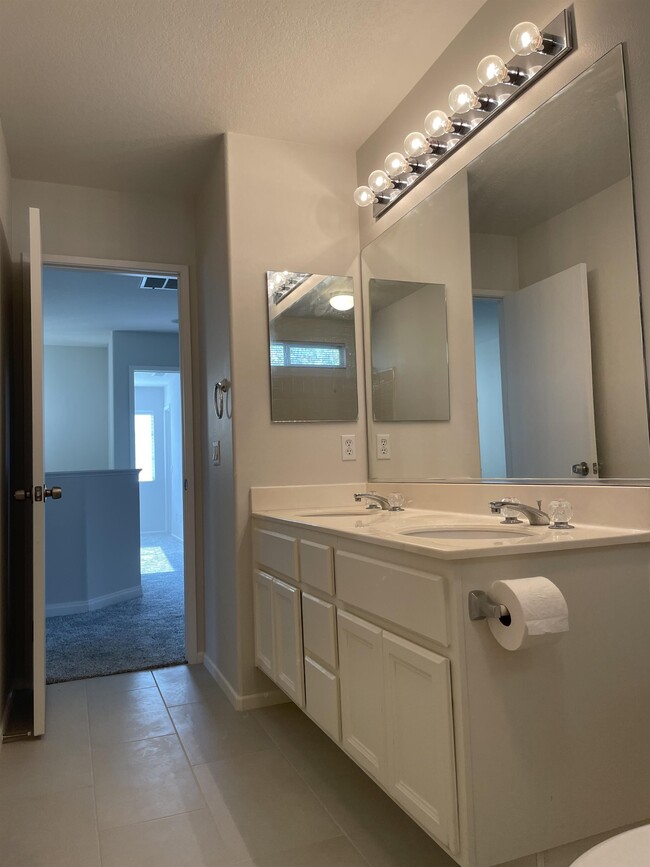 Building Photo - 1167 Innisfree Ct